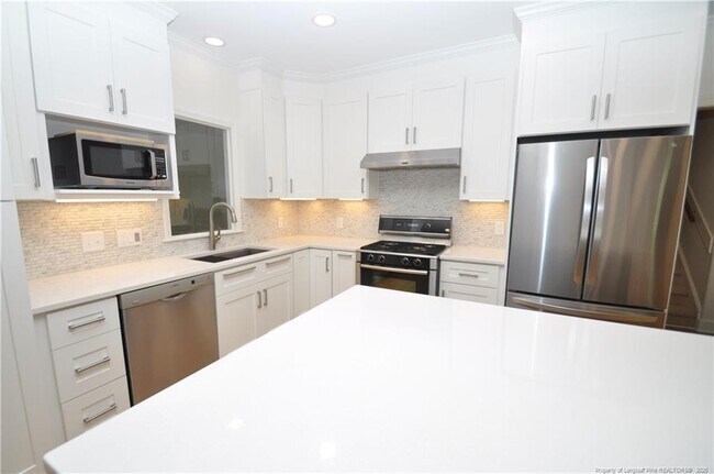 Building Photo - 6121 Chowning Ct