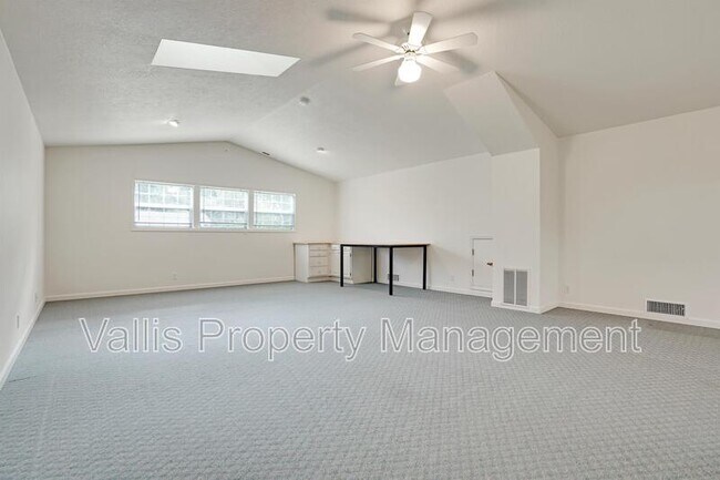 Building Photo - 3385 Camellia Dr S
