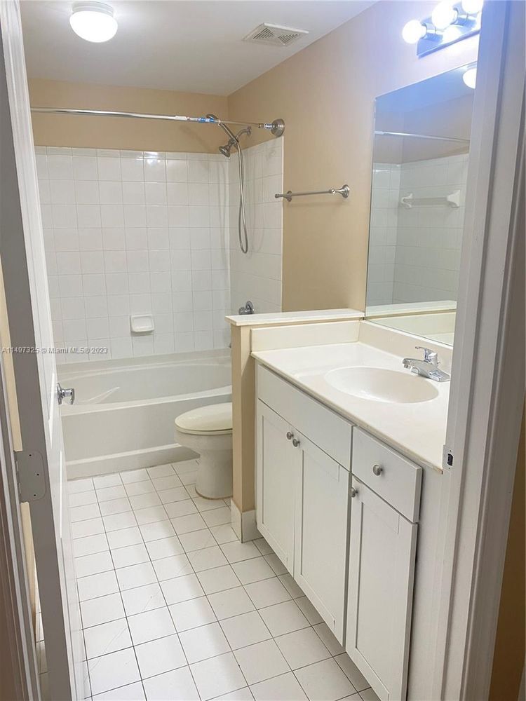 Building Photo - 5900 W Sample Rd