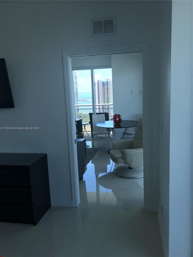 Building Photo - 60 SW 13th St