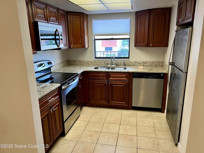 Building Photo - 2369 Golf Lake Cir