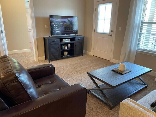 Building Photo - 740 Zumstein Ln