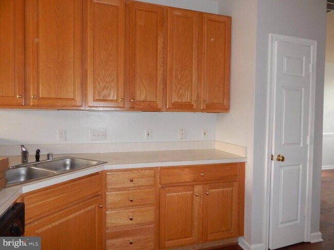 Building Photo - 9802 Minuteman Ct