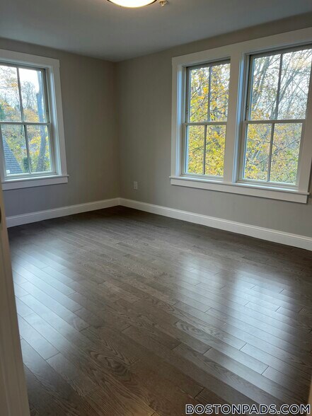 Building Photo - 328 Bank St