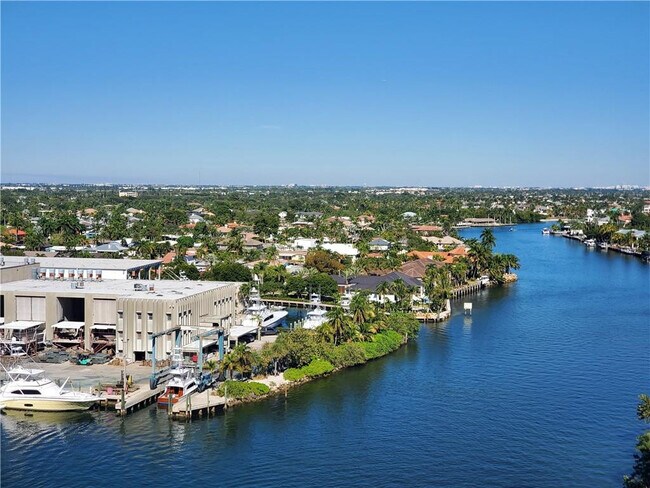 Building Photo - 1401 N Riverside Dr