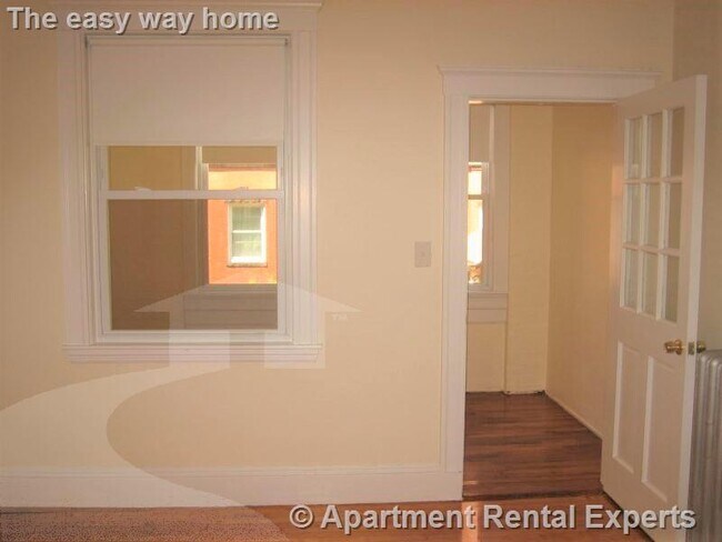 Building Photo - 14 Centre St