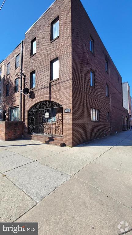 Building Photo - 1166 S 11th St