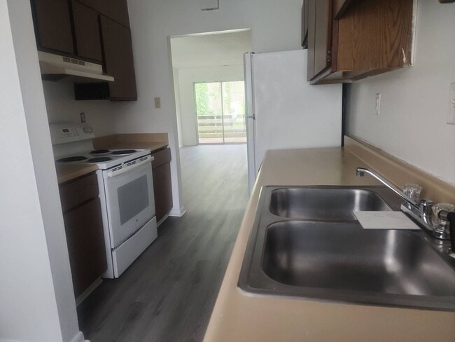 Building Photo - 2 Bedroom 2 Bathroom Duplex