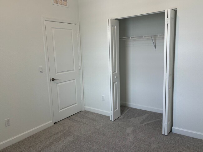Building Photo - Veranda Landings