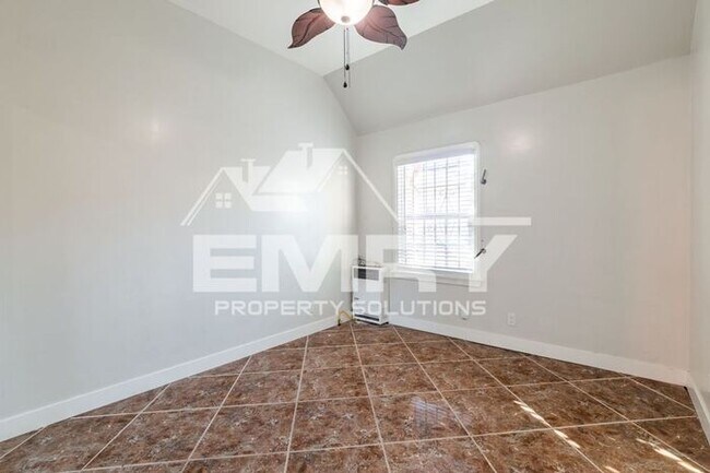 Building Photo - Beautiful 2 Bed 1 Bath House in Lynwood CA 90262