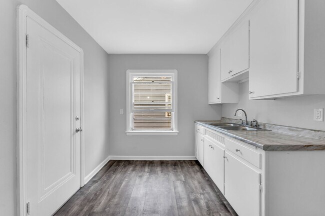 Building Photo - 3842 W. 133