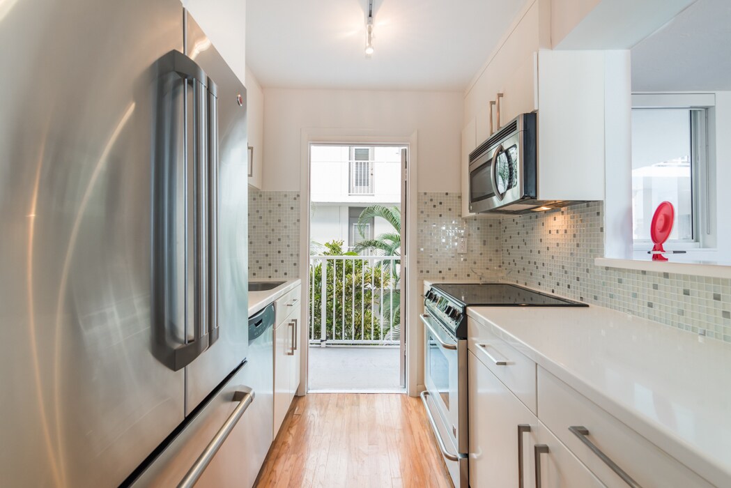 Building Photo - 1670 Bay Rd