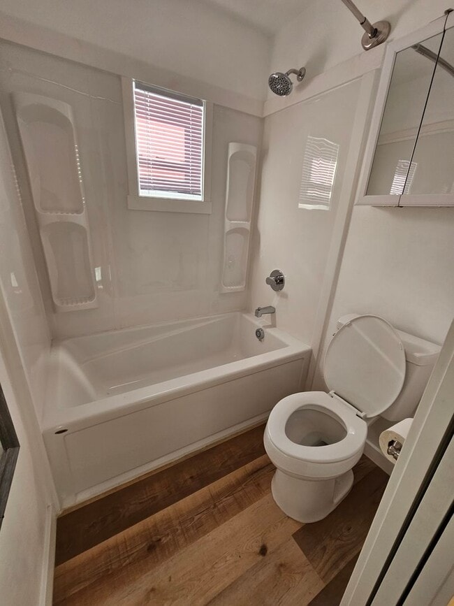 Building Photo - Delightful Home Within Minutes to Everything