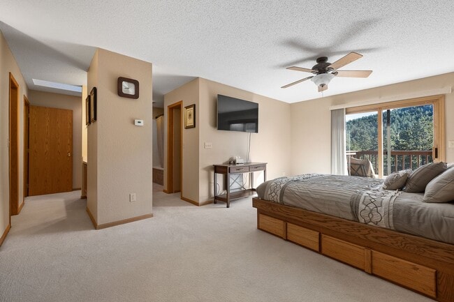 Building Photo - Fully Furnished 5BR Home in the Hills – Move-In Ready