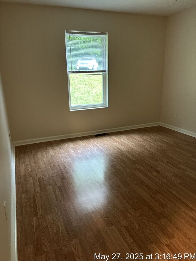 Building Photo - 10 Highland Ave