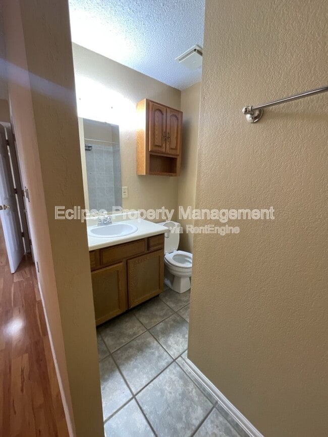 Building Photo - 626 Meadowood St