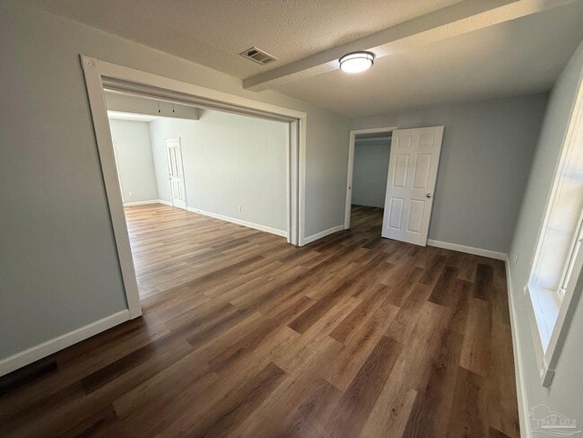 Building Photo - 808 Woodland Dr