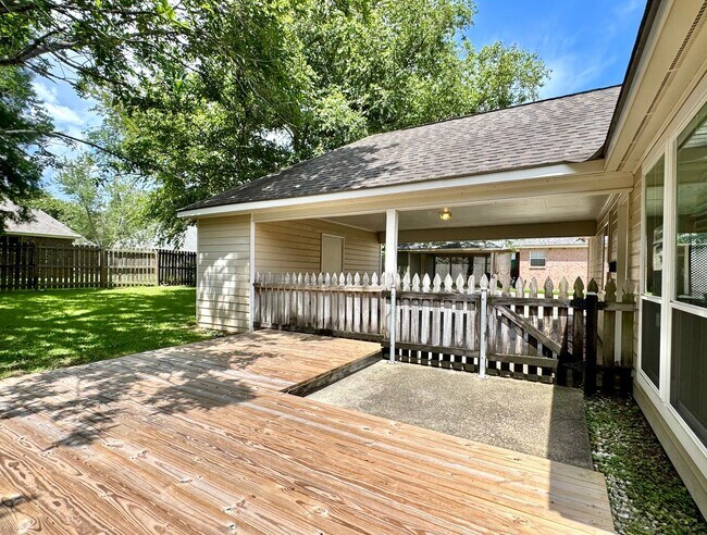 Building Photo - Serene 3BR Home in Peaceful Azalea Lakes