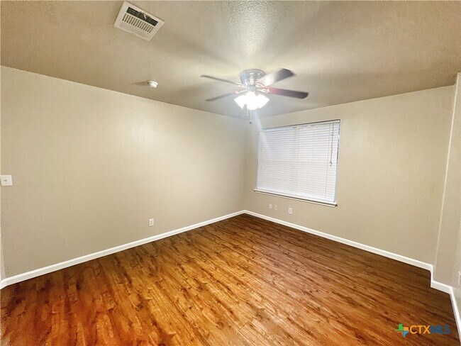 Building Photo - 364 Starling Creek