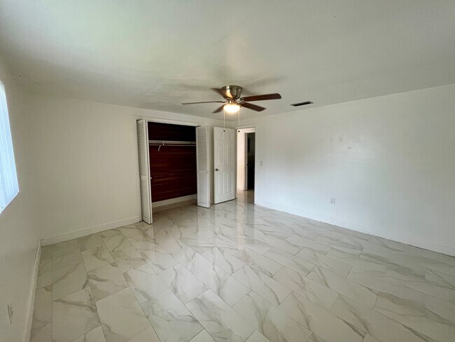 Building Photo - 5121 Dove Dr