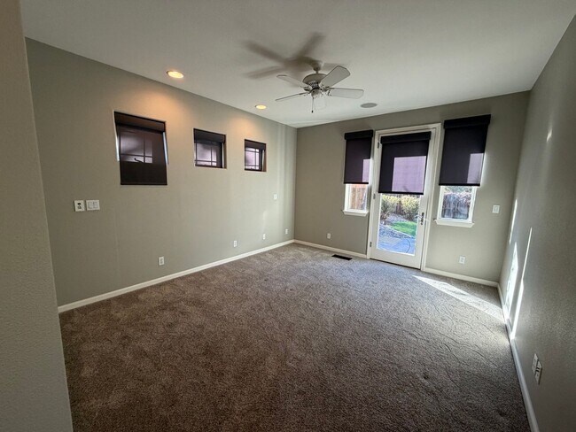 Building Photo - 1199 Manzanita Ln