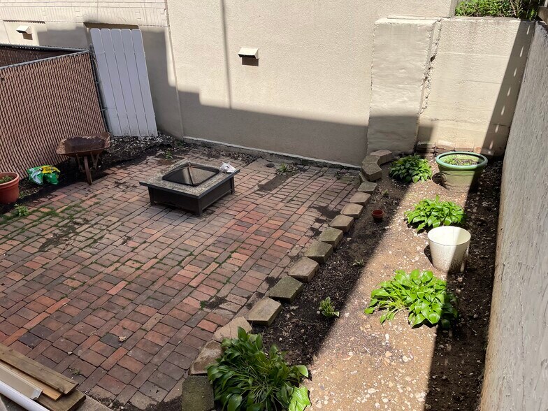 Rear court yard - 519 N Clewell St