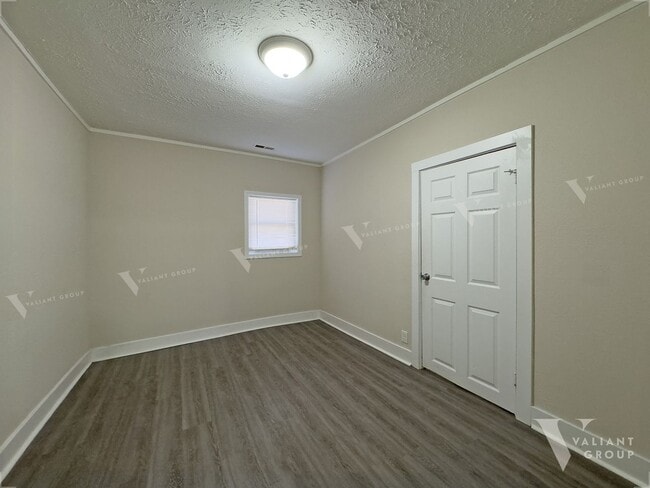 Building Photo - Charming 3-Bedroom, 1-Bathroom House in We...