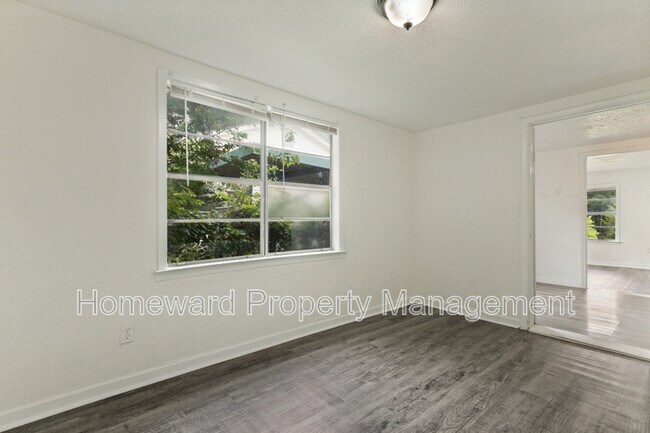 Building Photo - 5529 Diaz Ave