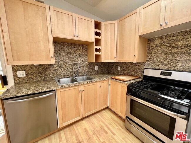 Building Photo - 420 Altair Pl