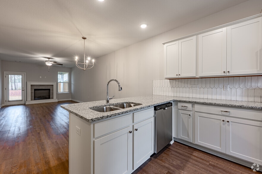 3BR, 3BA - 1,469SF - Kitchen/Dining Room - Copper Ridge Townhomes