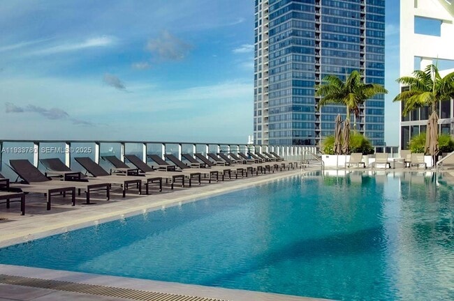 Building Photo - 1300 Brickell Bay Dr