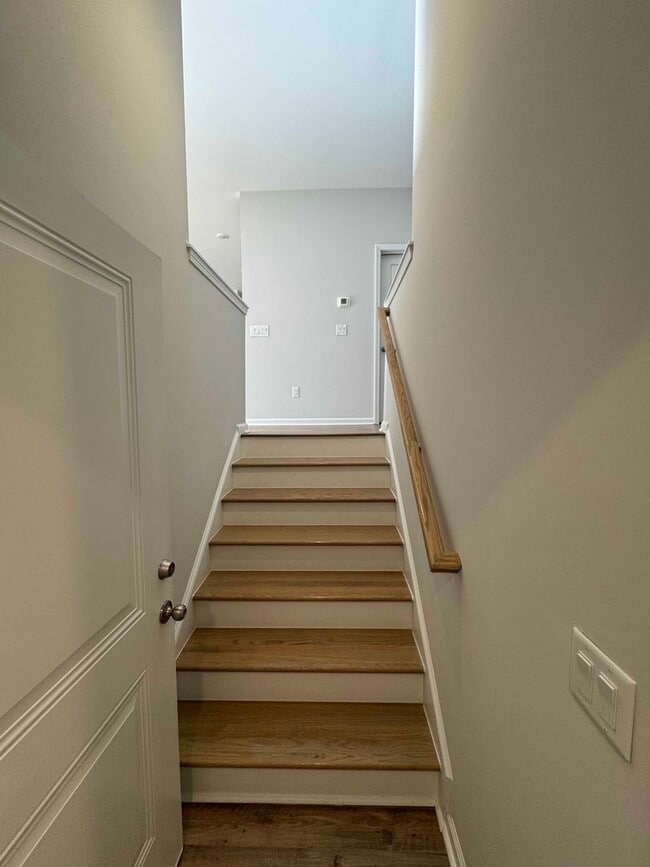 Building Photo - 20 Ladyslipper Ln