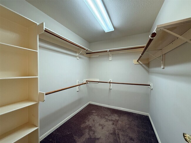 Building Photo - 2144 Brittany Colony Dr