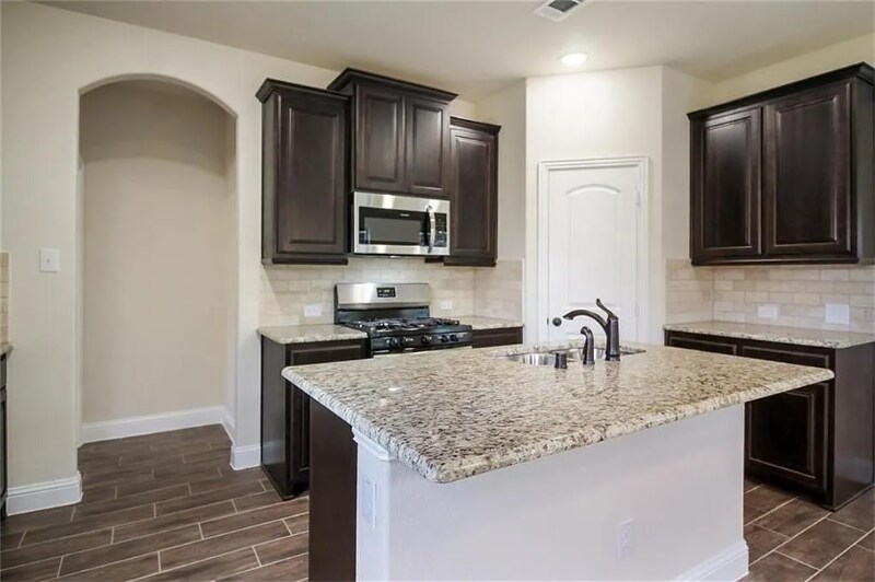 Building Photo - 630 Redwood Dr