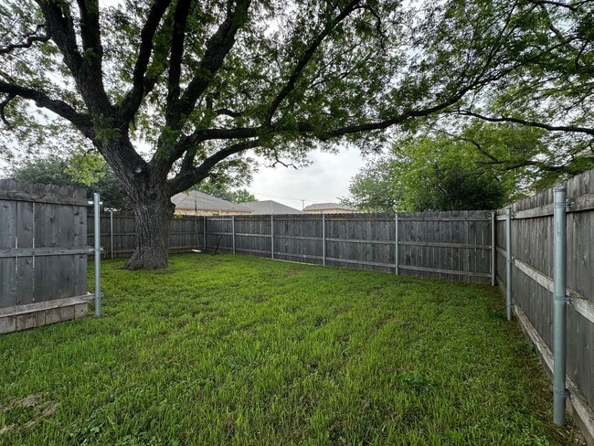 Building Photo - 221 Gurley Ln
