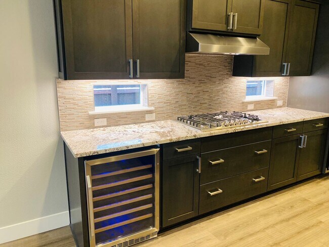 Building Photo - Gorgeous Newer Home!