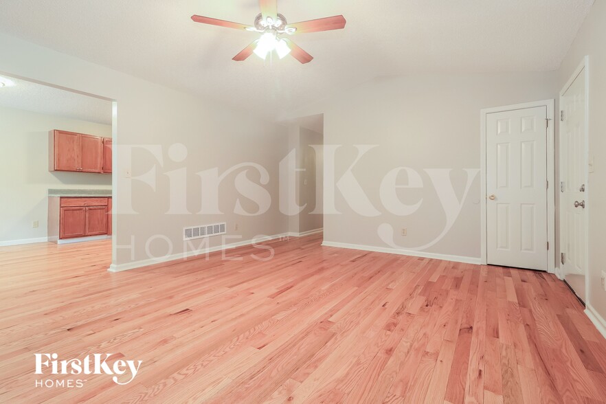 Building Photo - 124 Spring Dr