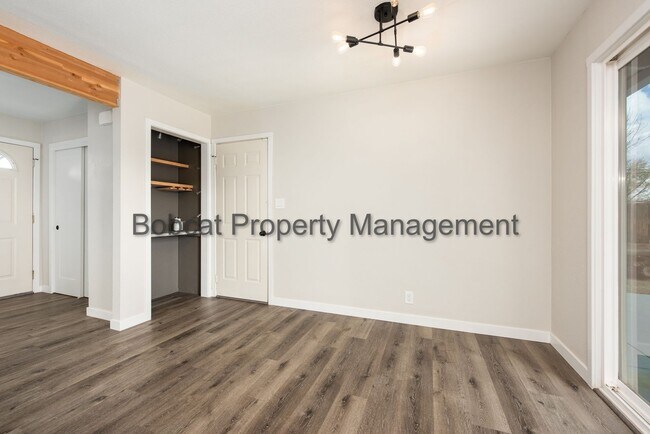 Building Photo - 1121 Spruce St