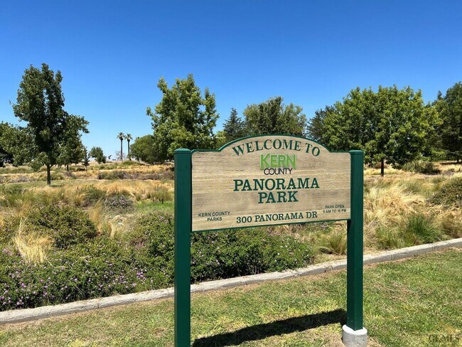 Building Photo - Beautiful Condo close to Memorial and Garces HS