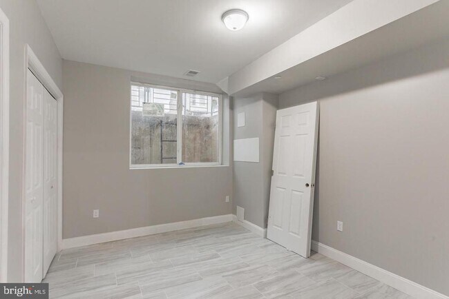 Building Photo - 667 N 39th St