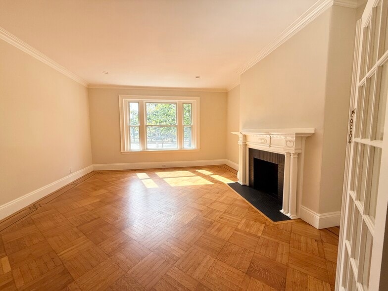 Building Photo - 1726 Beacon St