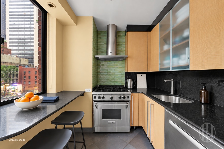 Building Photo - 255 E 49th St