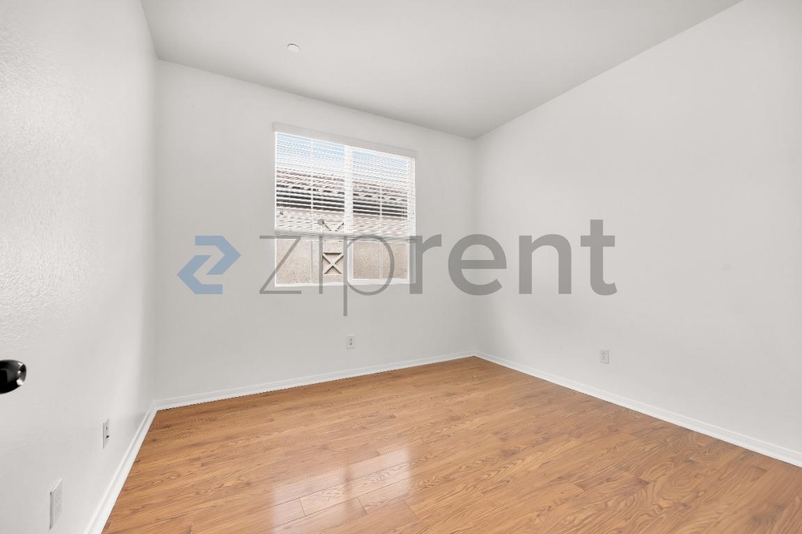 Building Photo - Unit 3