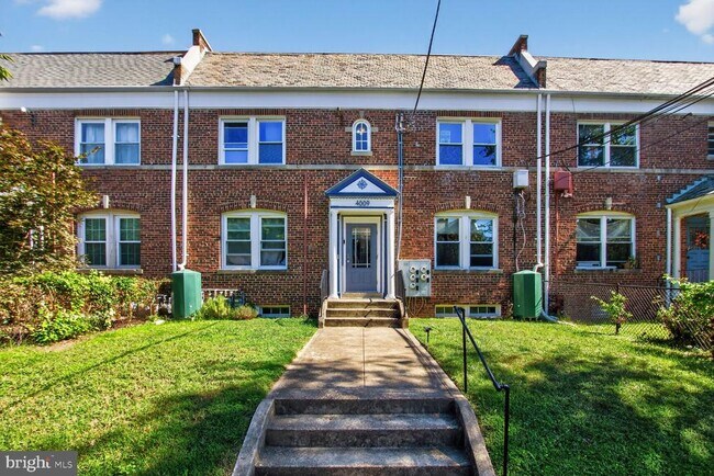 Building Photo - 4009 8th St NE