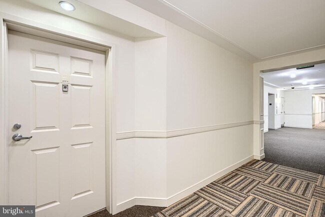 Building Photo - 23 Pierside Dr