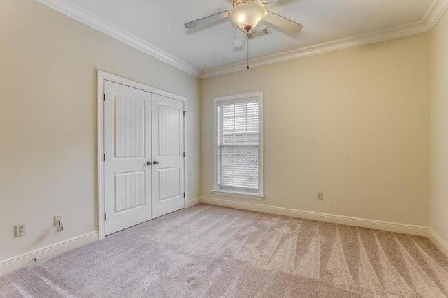 Building Photo - 2800 Belle Chase Ln