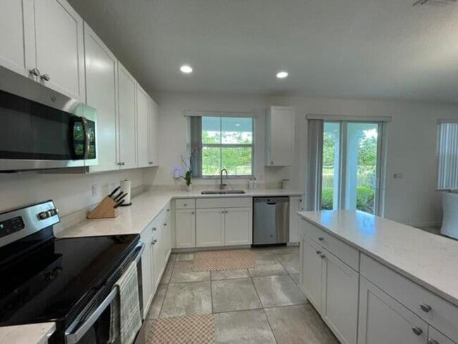 Building Photo - 12885 Trevi Isle