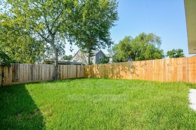 Building Photo - 4358 Clover St