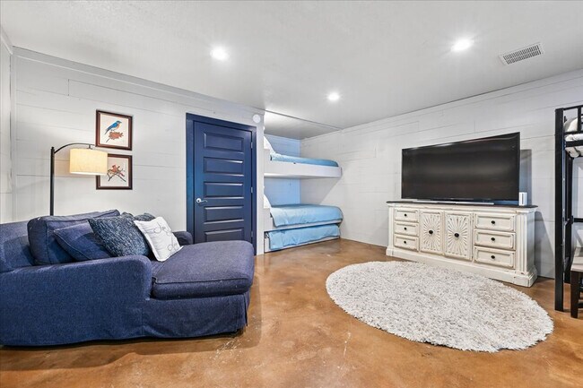 Building Photo - 1115 Red Bud Dr