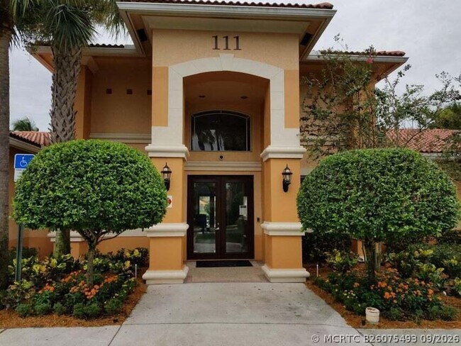Building Photo - 241 SW Palm Dr